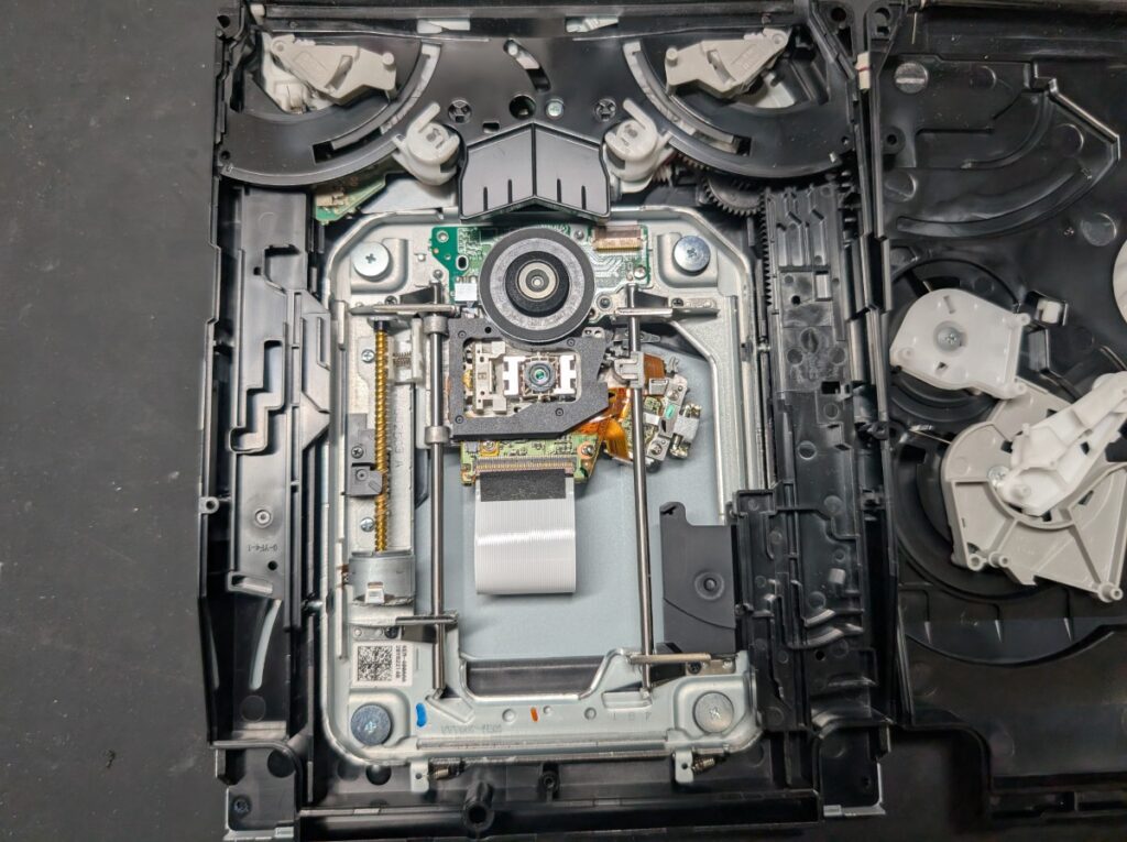 CECHA00のピックアップレンズ交換時の写真