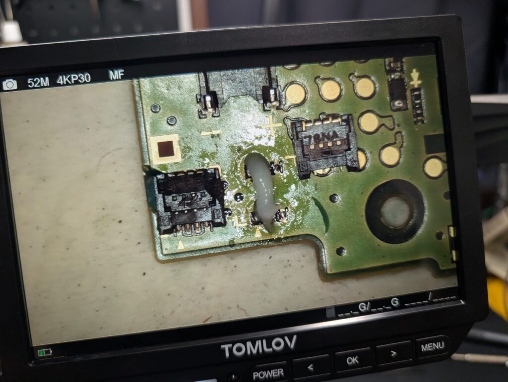 NEW3DSのラッチ交換時の様子