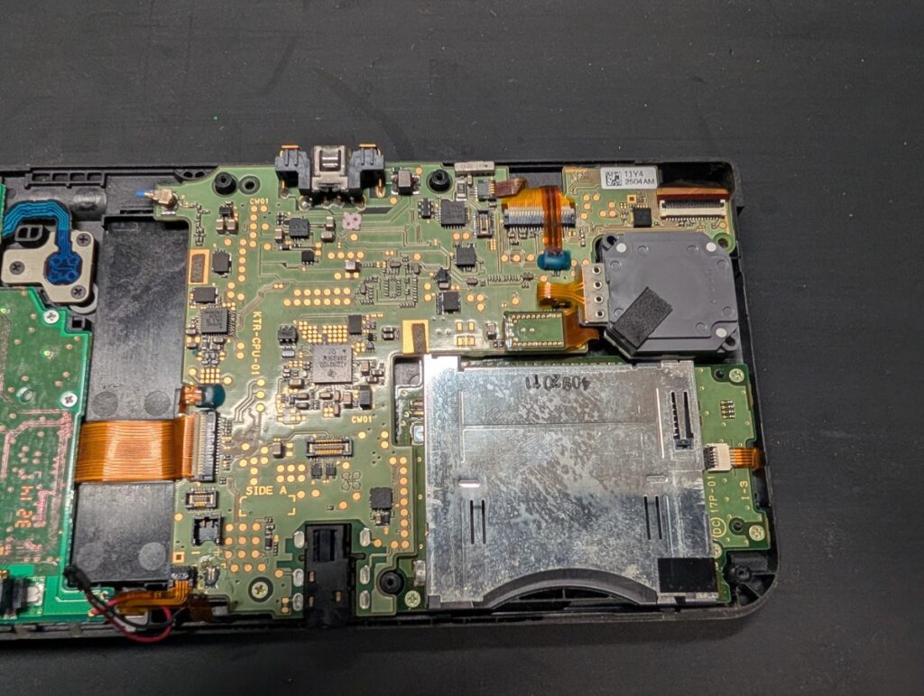 NEW3DSの基板の写真