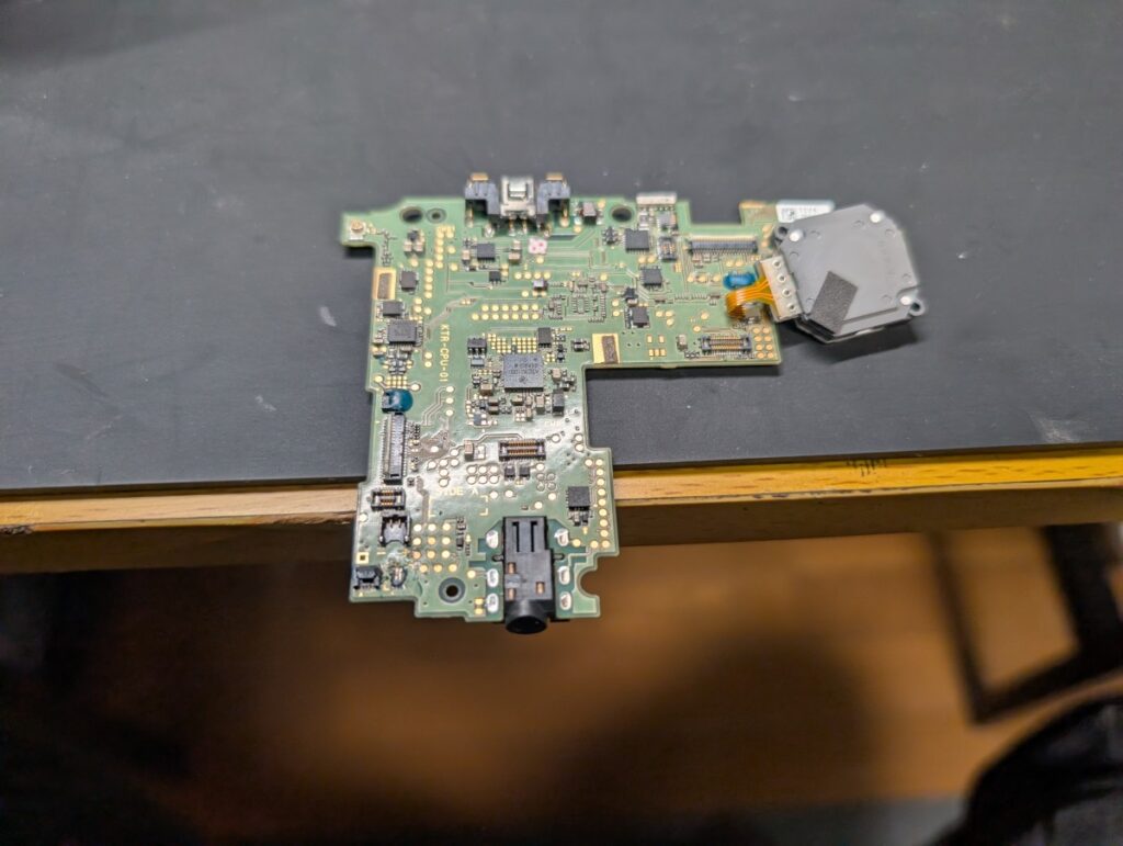 NEW3DSのラッチ交換時の様子