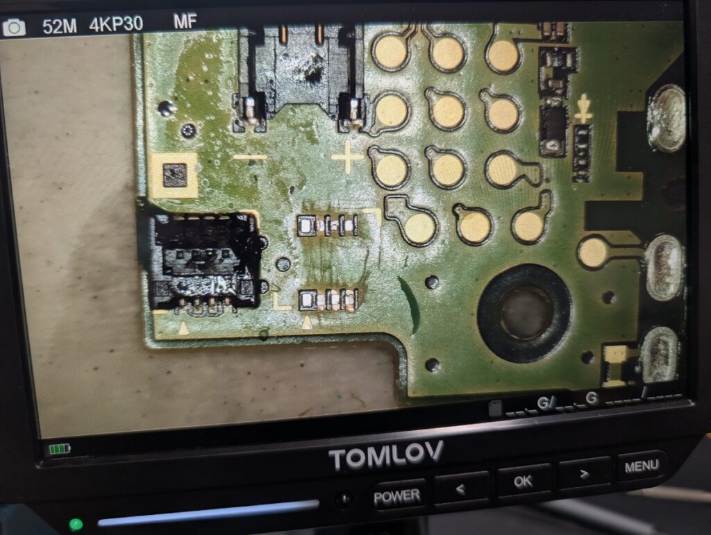 NEW3DSのラッチ交換時の様子