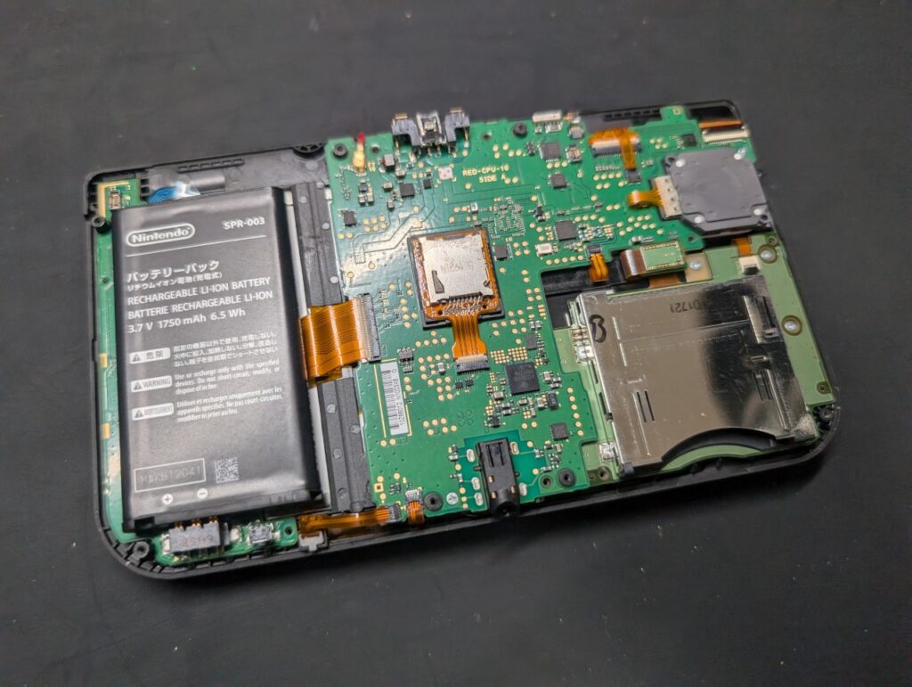 NEW3DSLLの画面交換後の動作点検時の様子