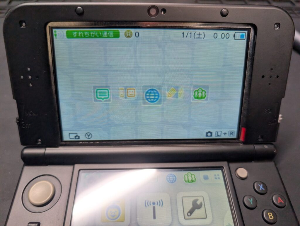 NEW3DSLLの画面交換後の動作点検時の様子