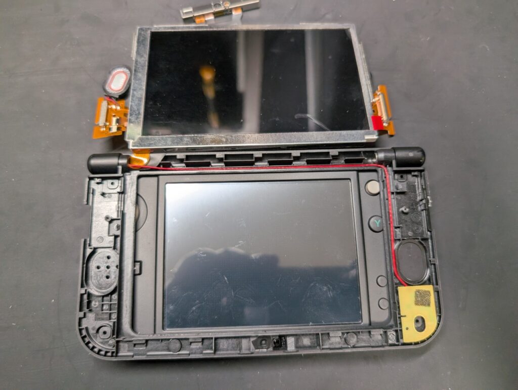 NEW3DSLLの画面交換後の動作点検時の様子