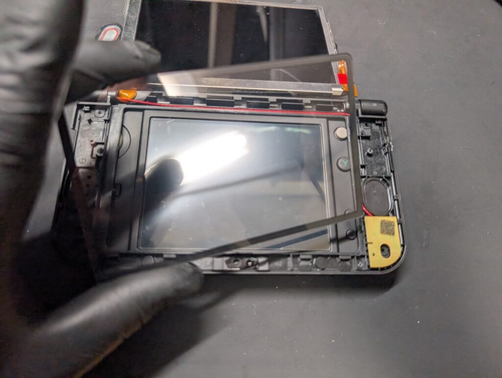 NEW3DSLLの画面交換後の動作点検時の様子