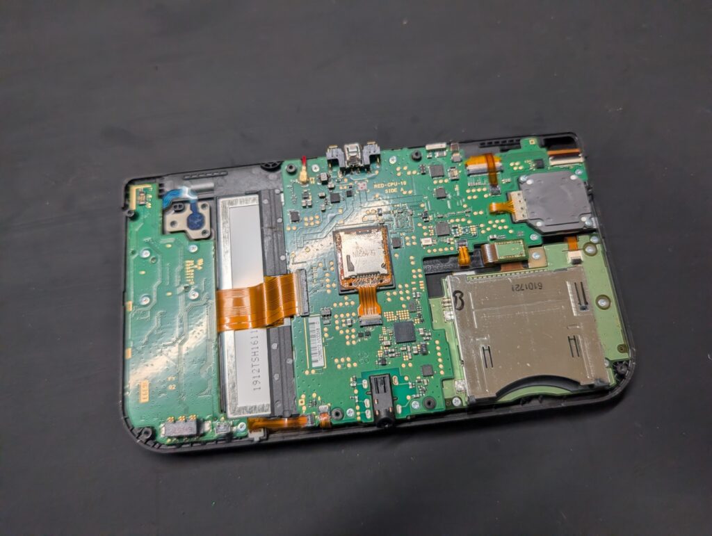 NEW3DSLLの上画面交換時の写真