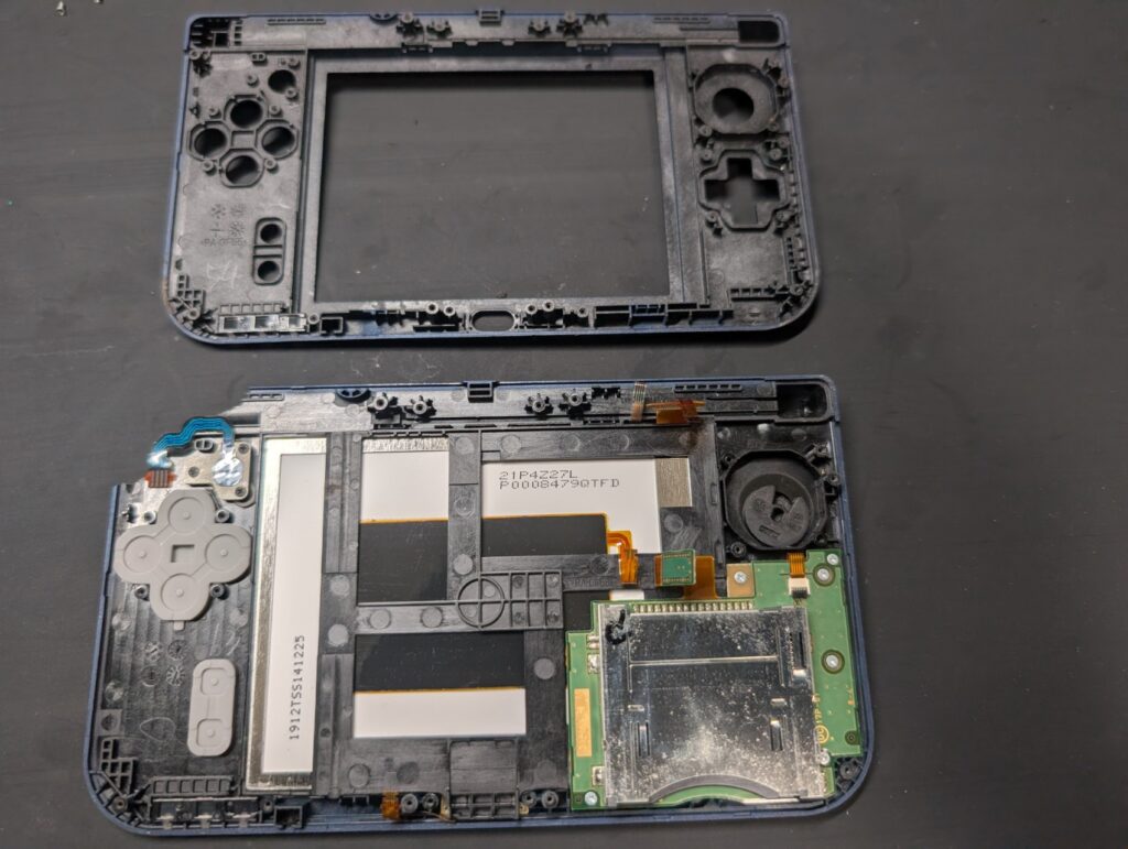 NEW3DSLLのフェイスプレート交換時の写真