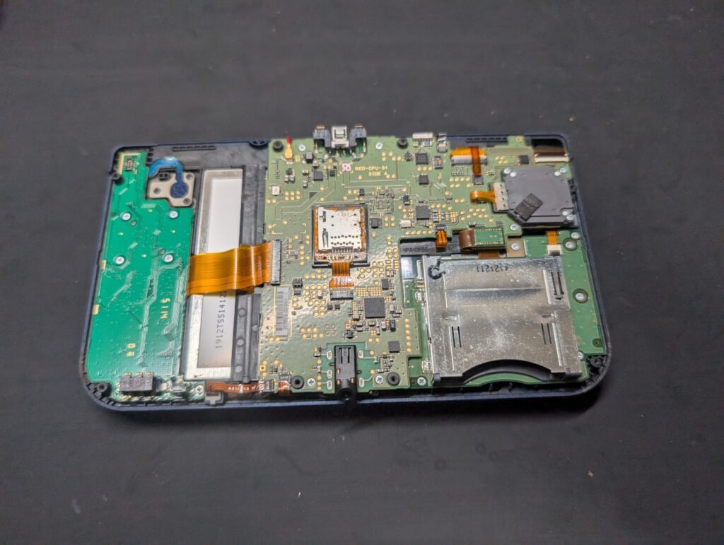 NEW3DSLLのフェイスプレート交換時の写真