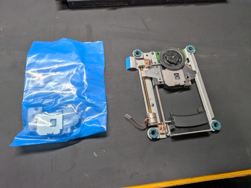 SCPH-75000のピックアップレンズ交換時の写真