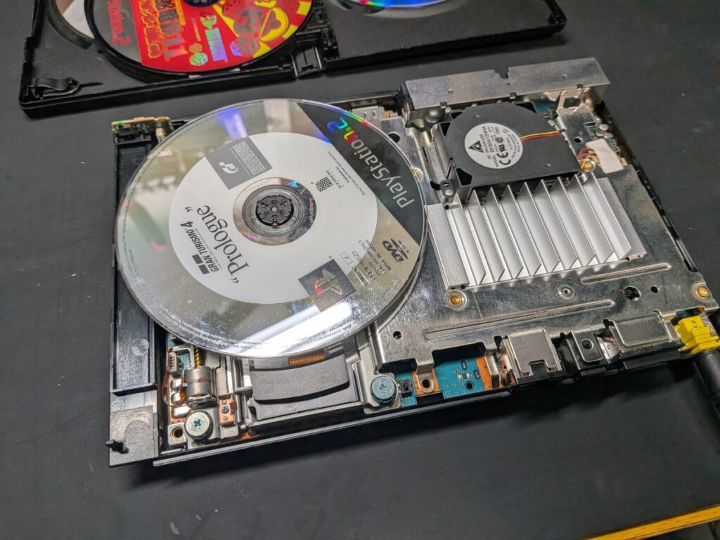 SCPH-75000のピックアップレンズ交換後の動作点検時の写真