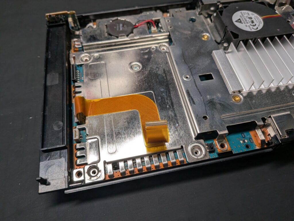 SCPH-75000のケーブル交換時の写真