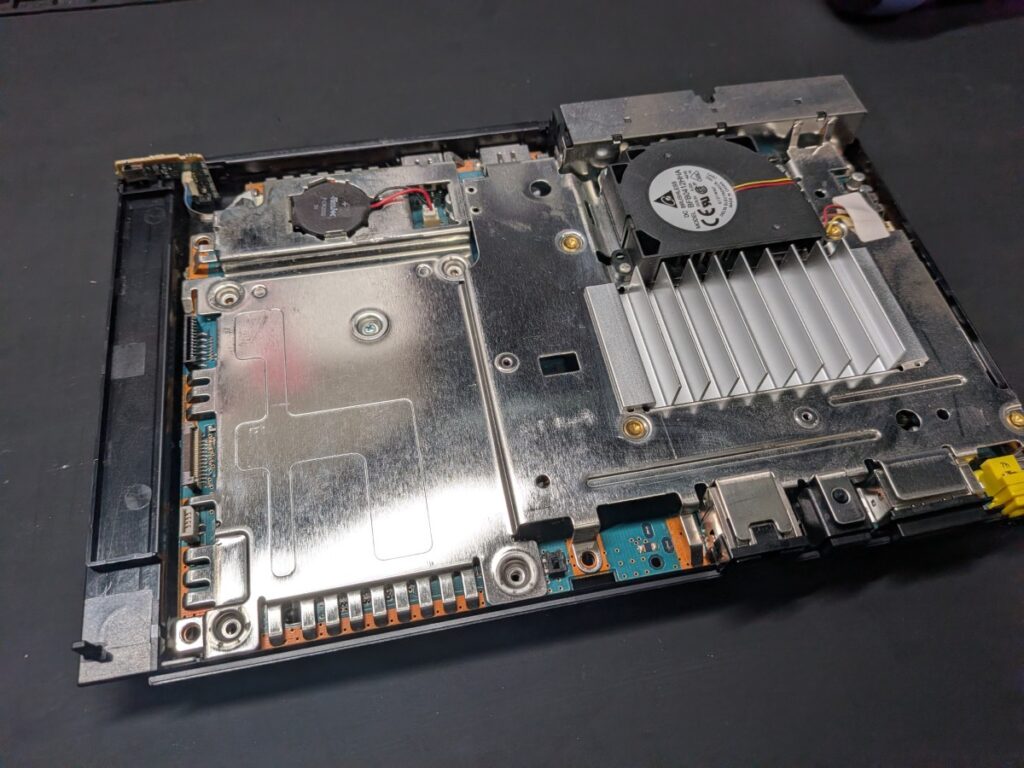 SCPH-75000のケーブル交換時の写真