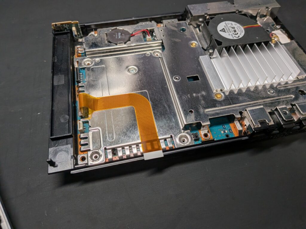 SCPH-75000のケーブル交換時の写真