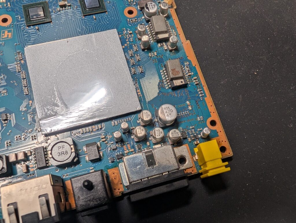 映像が出力されないSCPH-75000のメイン基板