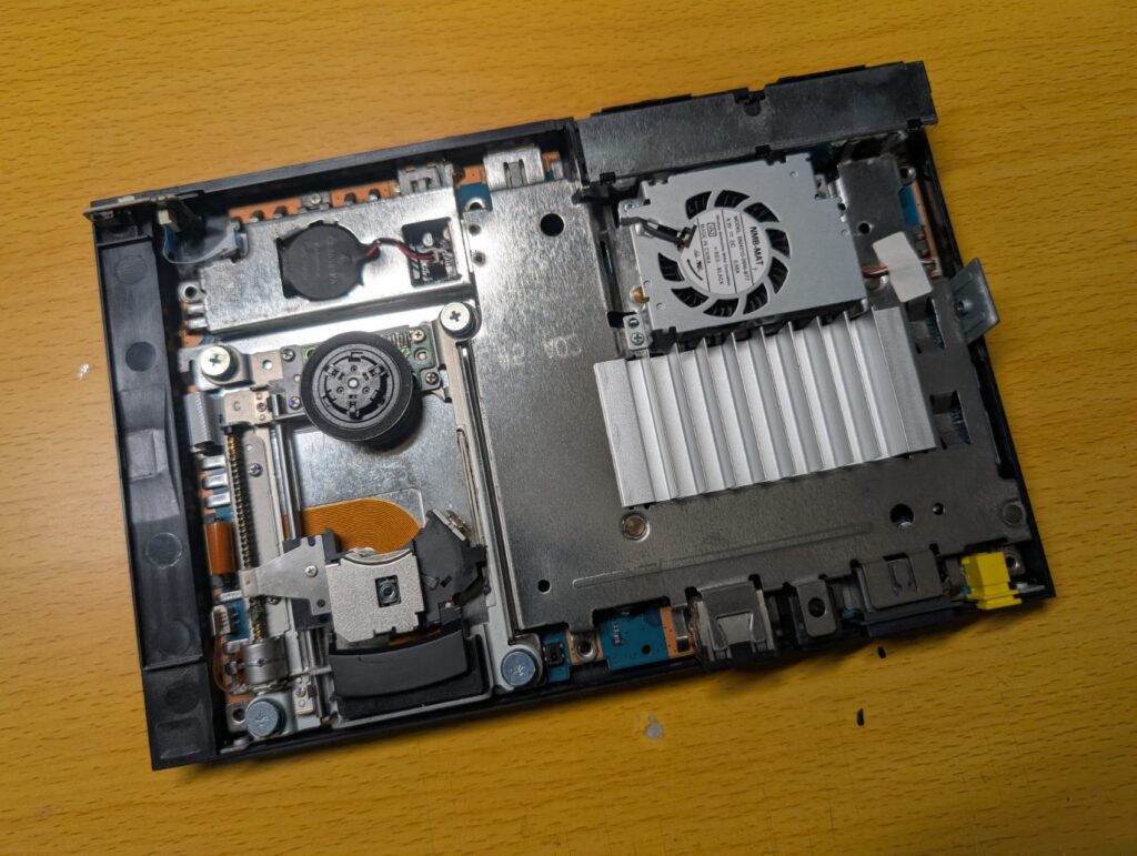 映像が出力されないSCPH-75000を修理後の写真