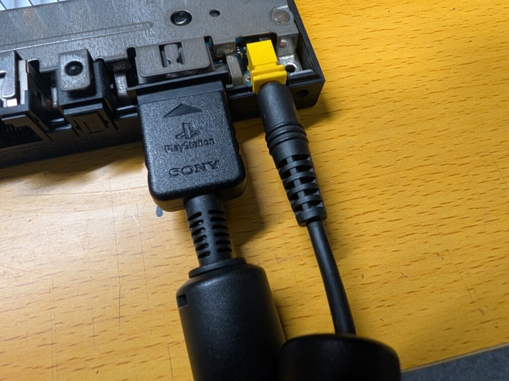 映像が出力されないSCPH-75000を修理後の写真