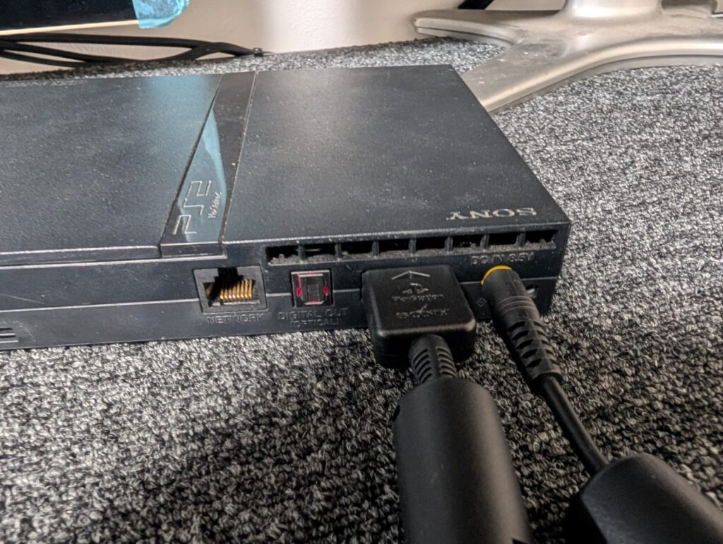 映像が出力されないSCPH-75000の写真