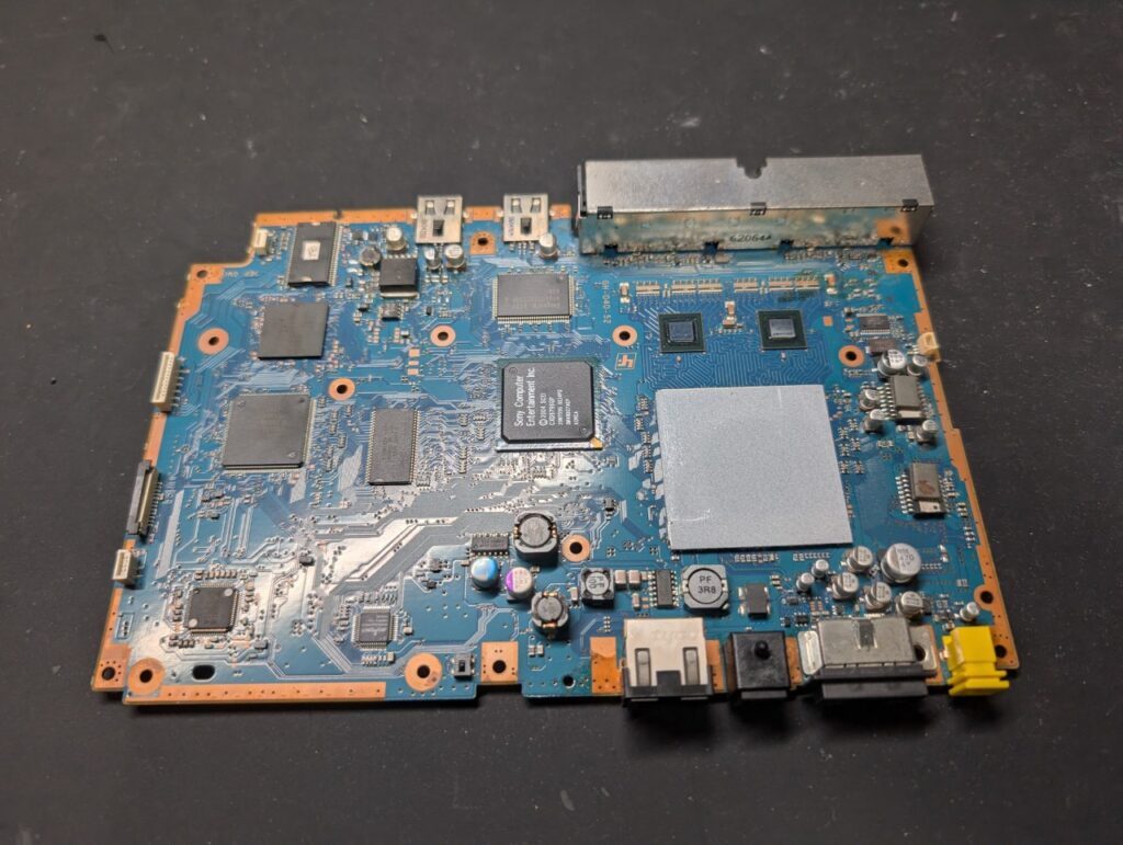 映像が出力されないSCPH-75000の基板の写真