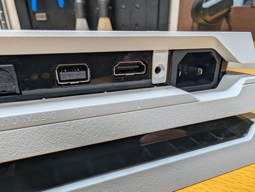 CUH-7000のHDMI端子の写真