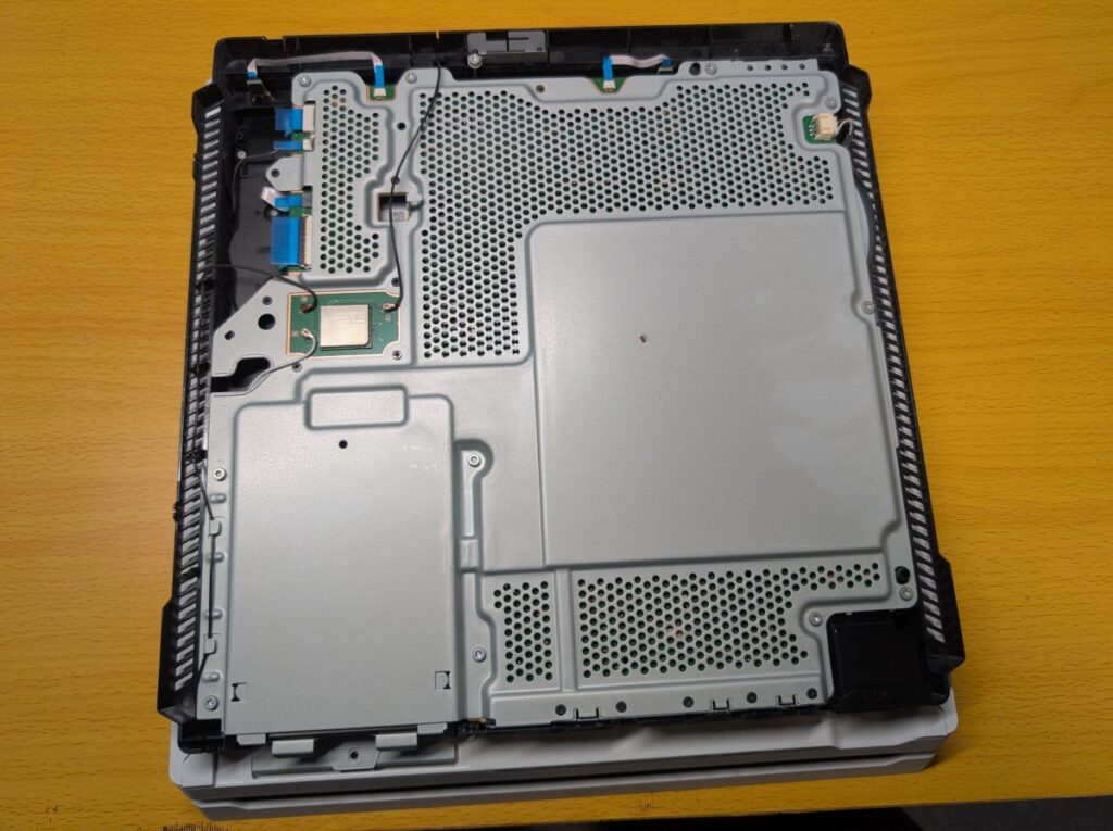 CUH-7000の内部の写真