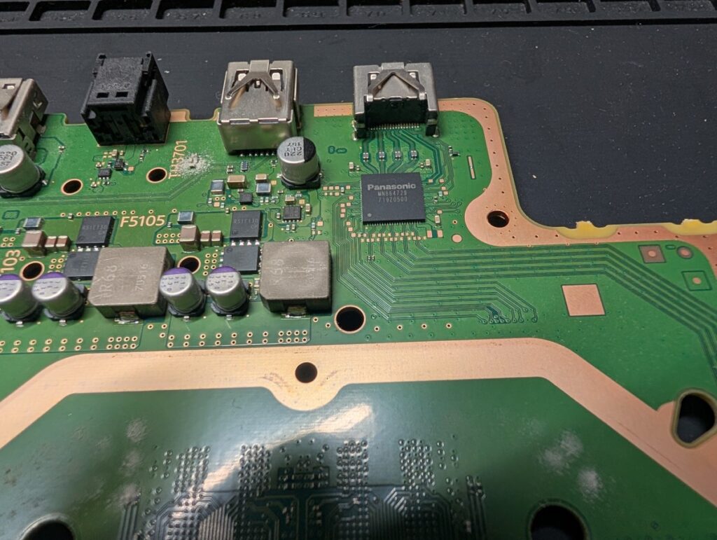 CUH-7000の基板点検時の写真