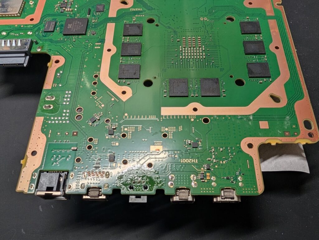 CUH-7000の基板点検時の写真