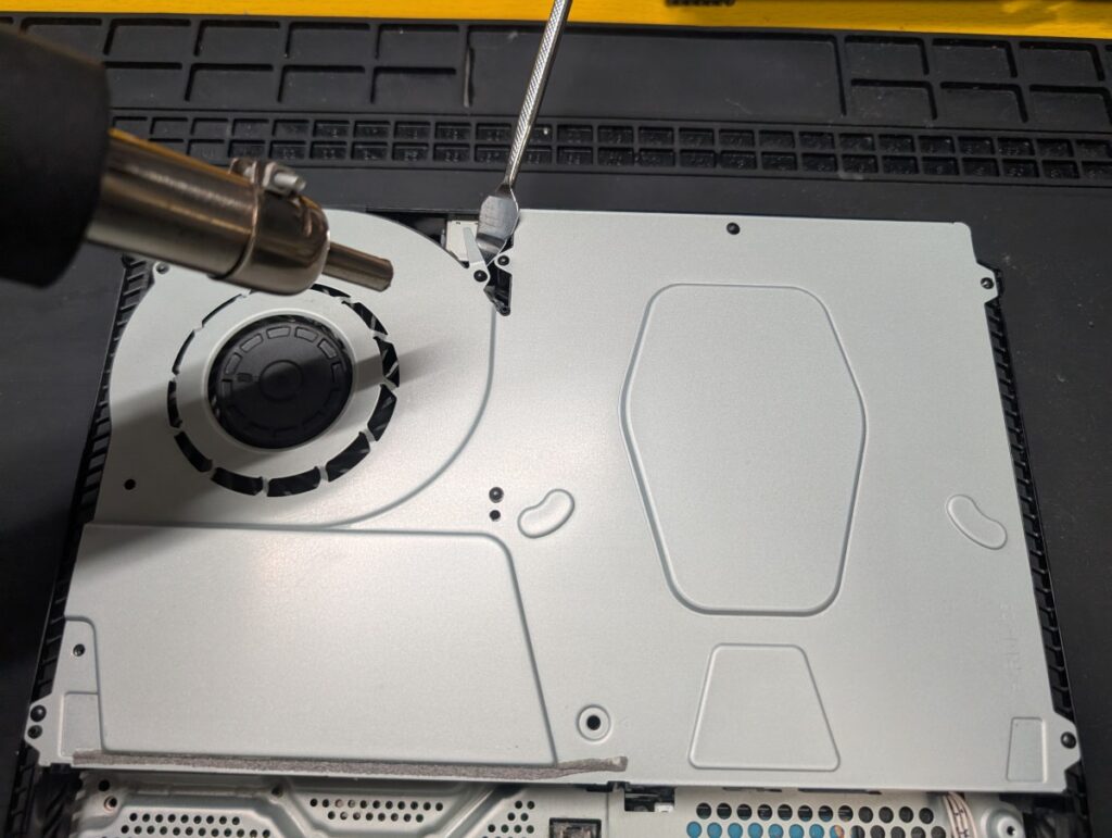 CUH-2100Bのディスクドライブ修理時の写真