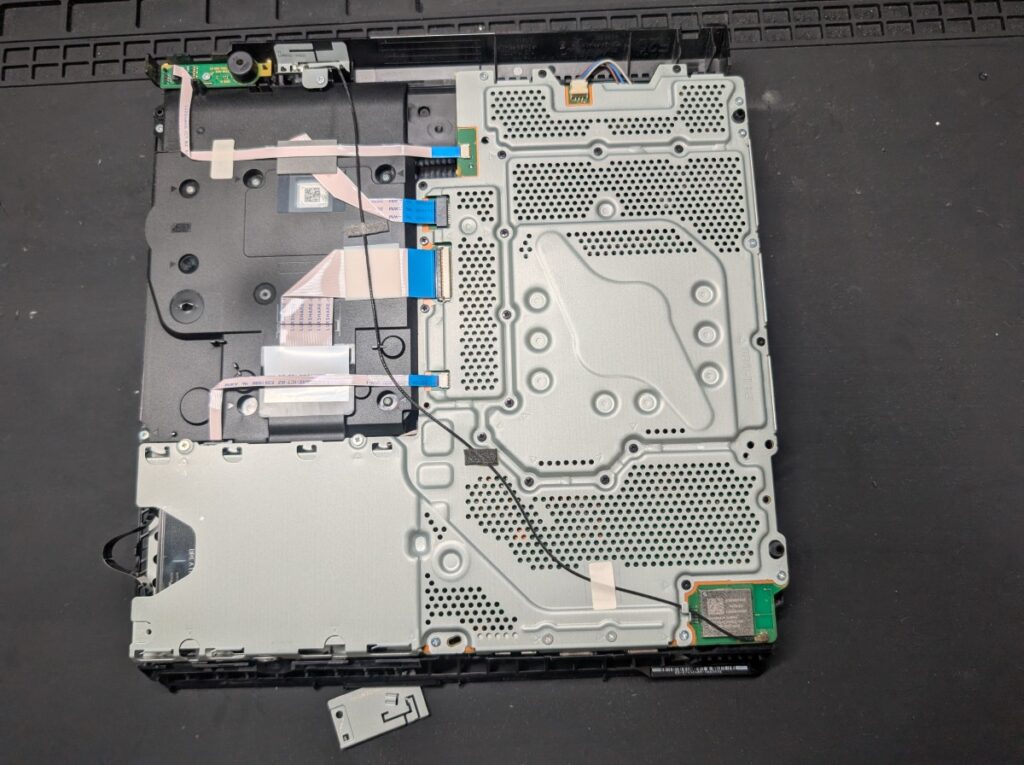CUH-2100Bのディスクドライブ修理時の写真