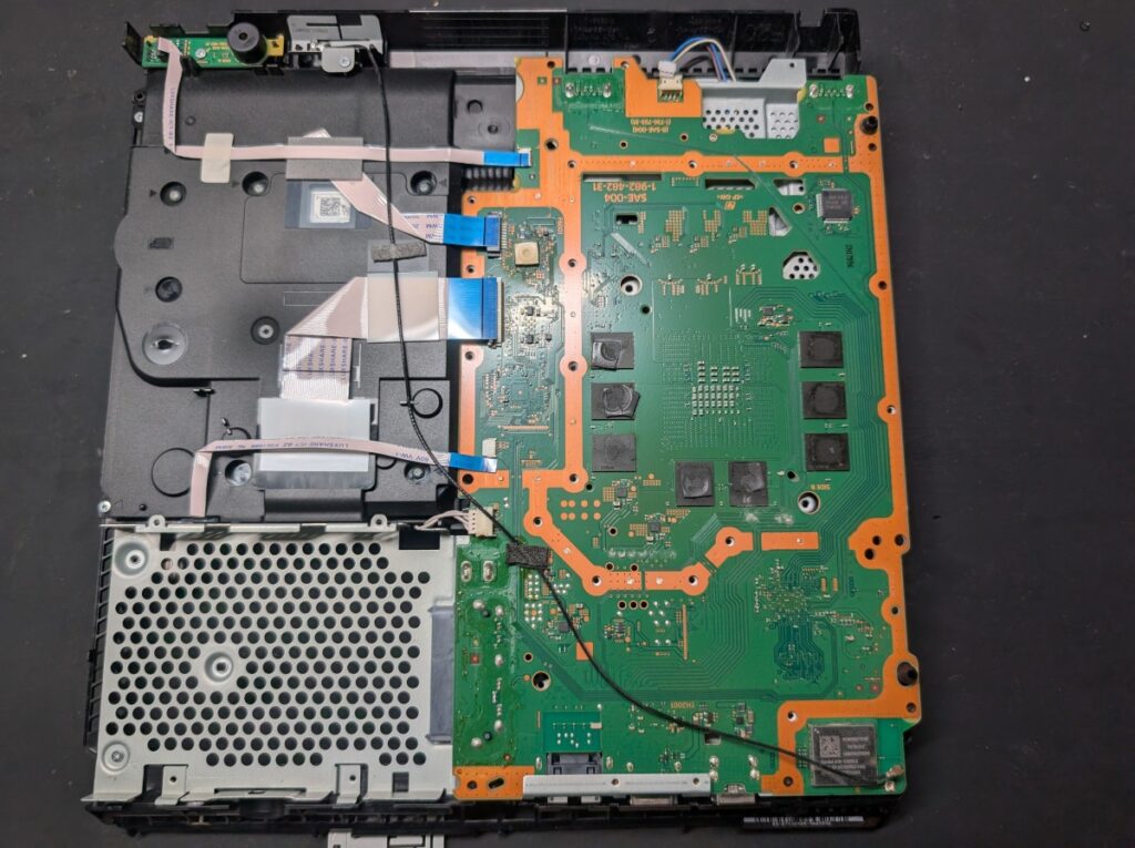 CUH-2100Bのディスクドライブ修理時の写真