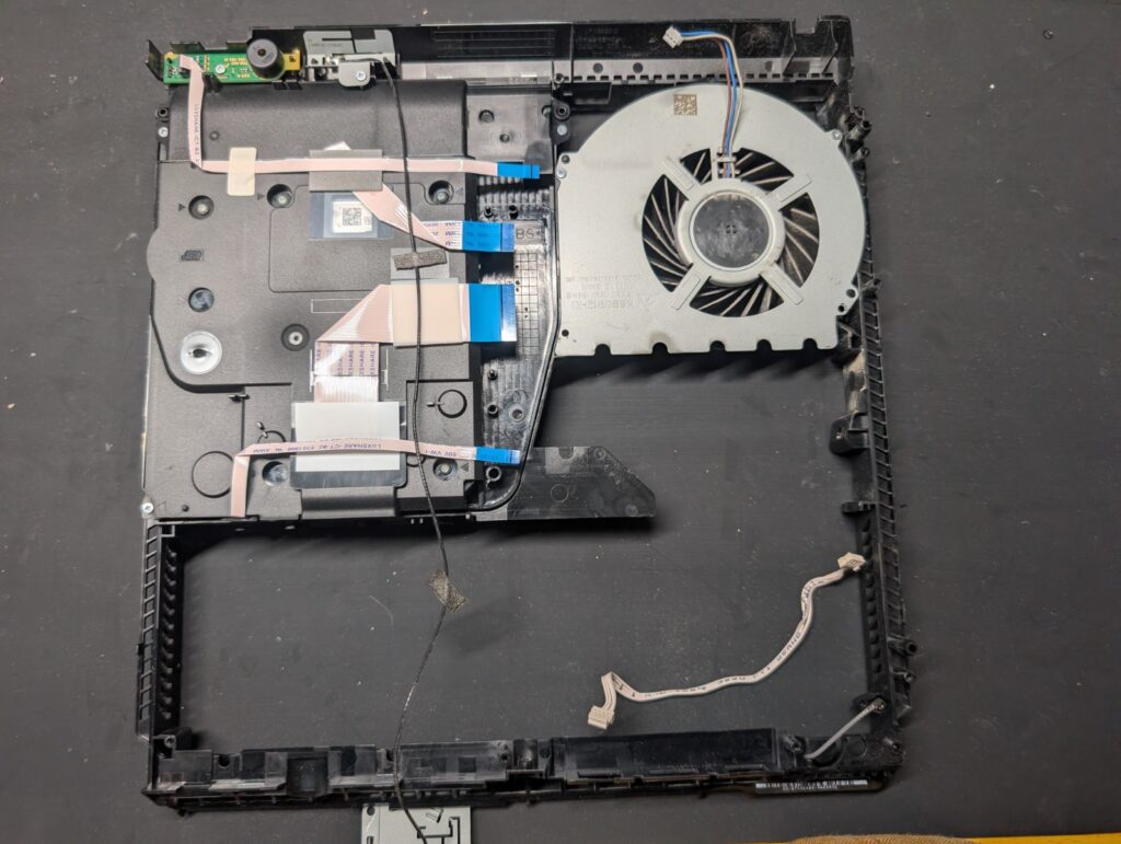 CUH-2100Bのディスクドライブ修理時の写真