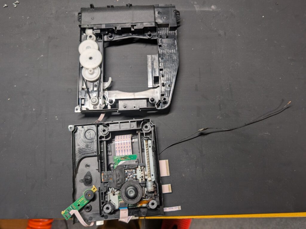 CUH-2100Bのディスクドライブ修理時の写真