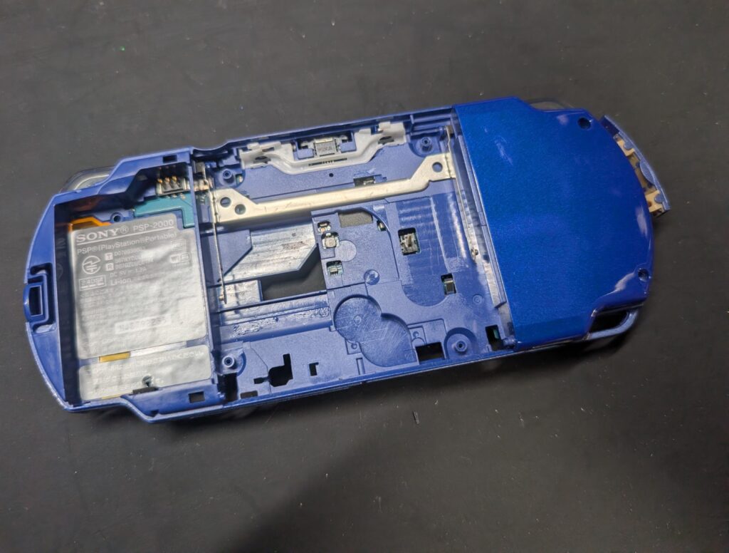 PSP-2000のUMDドライブ交換時の写真