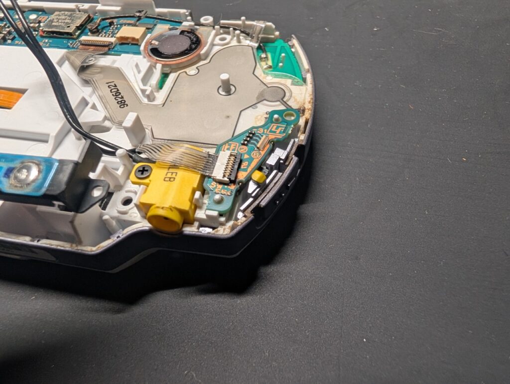 PSP-3000のボタン修理時の写真