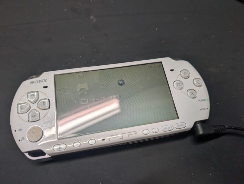 PSP-3000のボタン交換後の動作点検時の写真