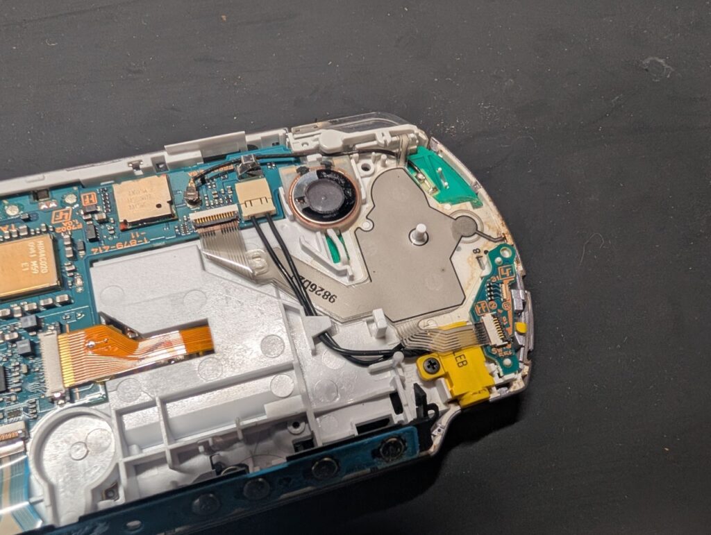 PSP-3000のボタン交換時の写真