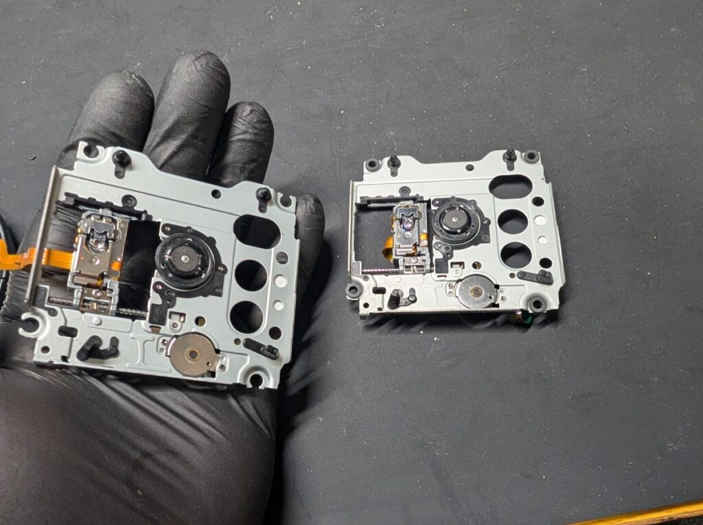 PSP-3000の新しいUMDドライブの写真