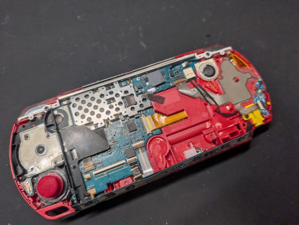 UMDが読み込めないPSP-3000のUMDドライブ交換時の写真