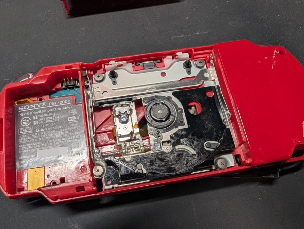 UMDが読み込めないPSP-3000のUMDドライブ交換時の写真