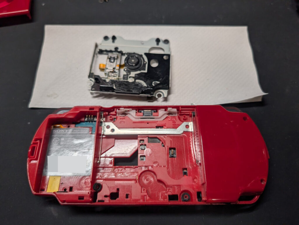 UMDが読み込めないPSP-3000のUMDドライブ交換時の写真