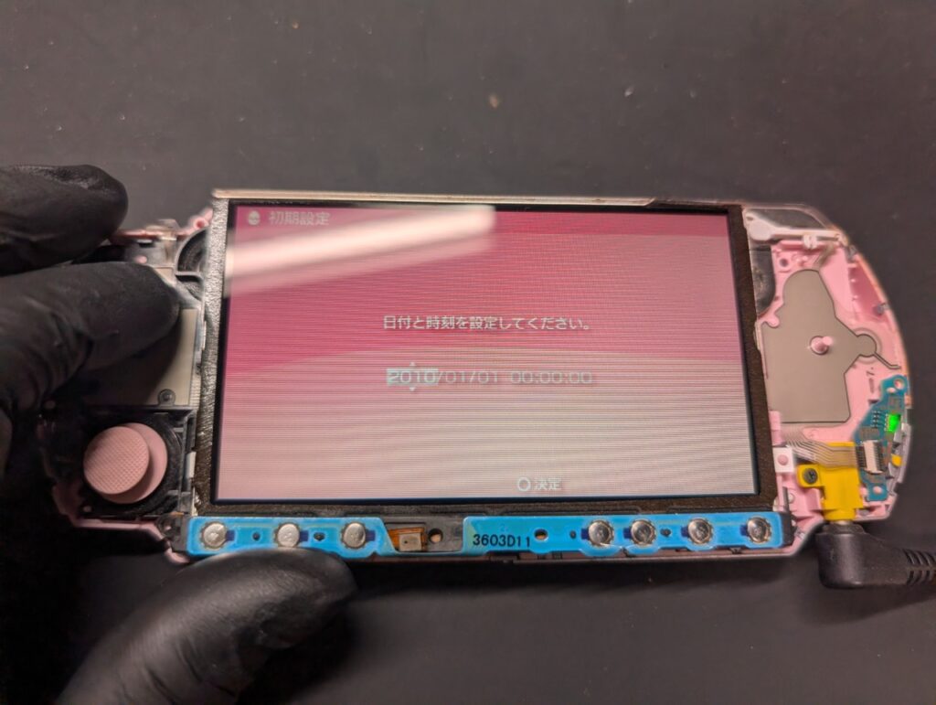 十字キーが反応しないPSP-3000の修理後の写真