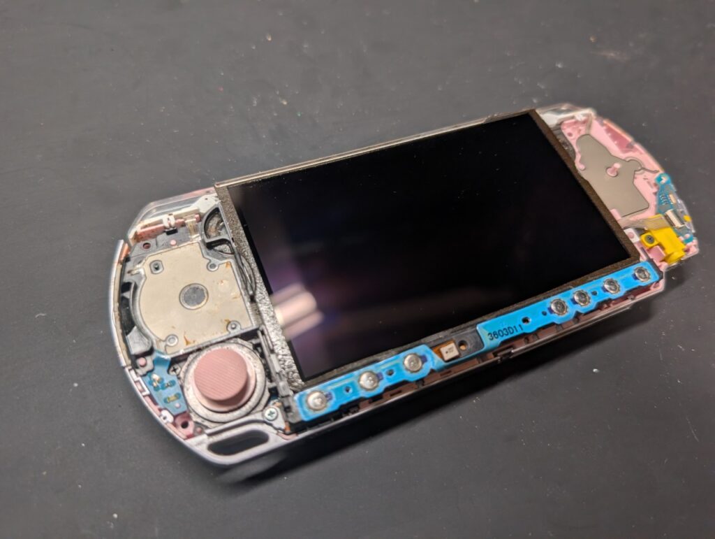 十字キーが反応しないPSP-3000の内部