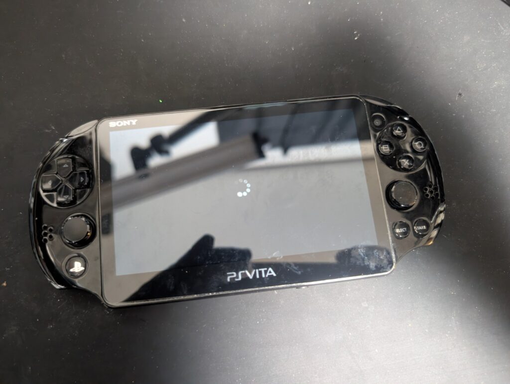 PSvitaPCH-2000のスティック交換後の動作点検時の写真