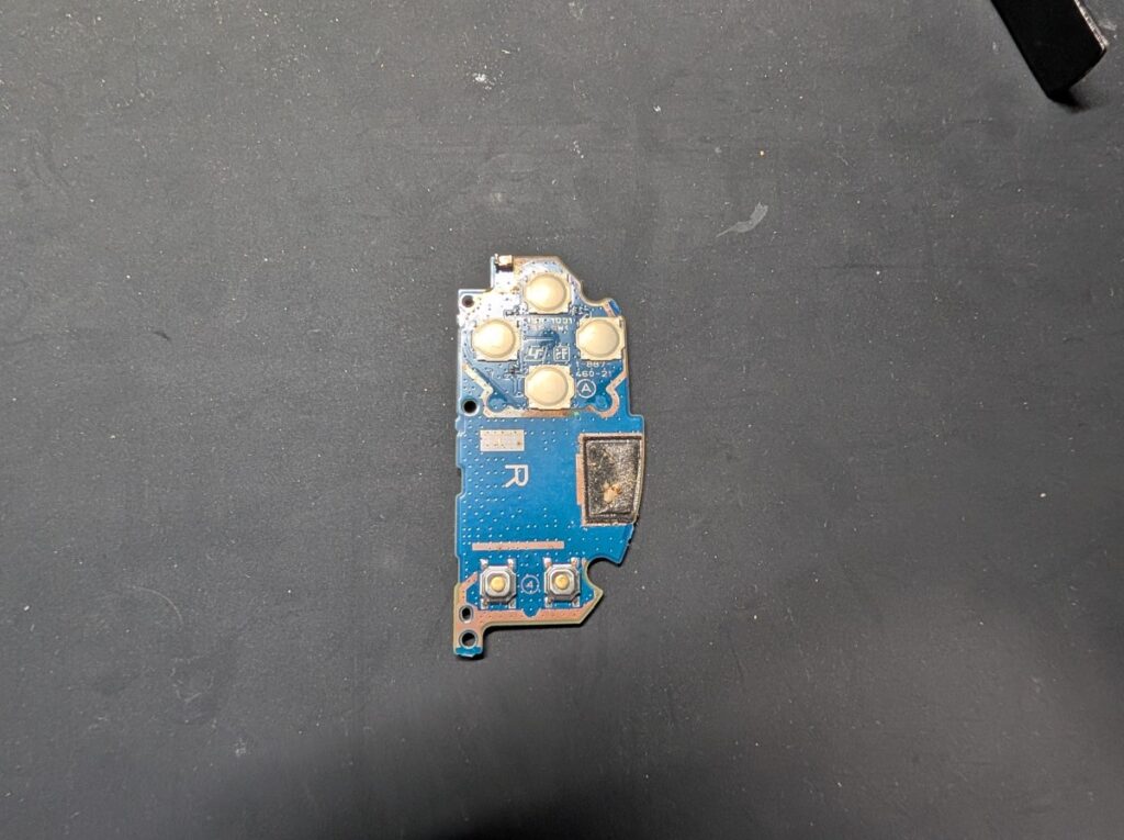 PCH-2000のボタン基板の写真