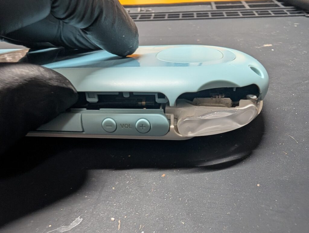 PS Vita PCH-2000の分解時の写真