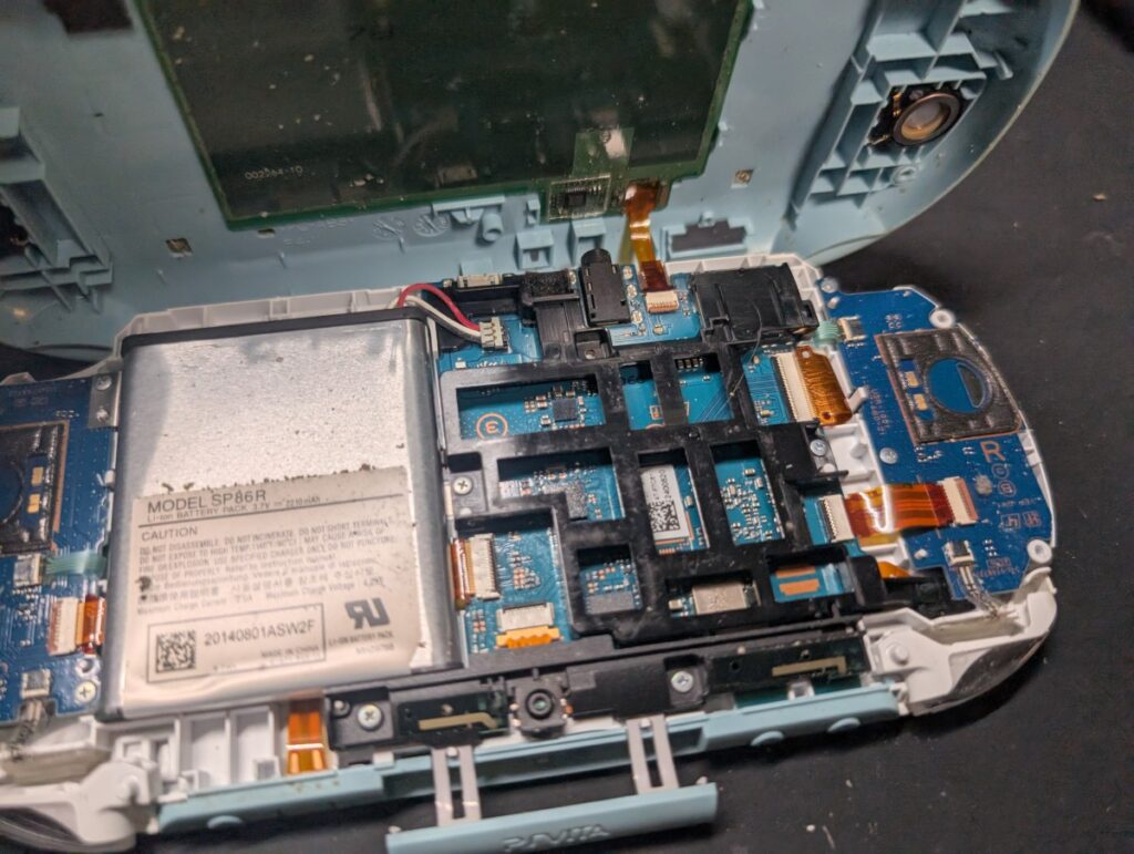 PS Vita PCH-2000の分解時の写真