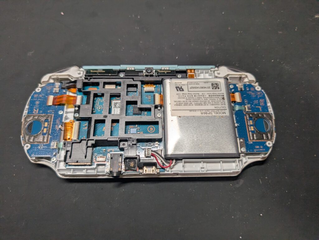 PS Vita PCH-2000の内部の写真