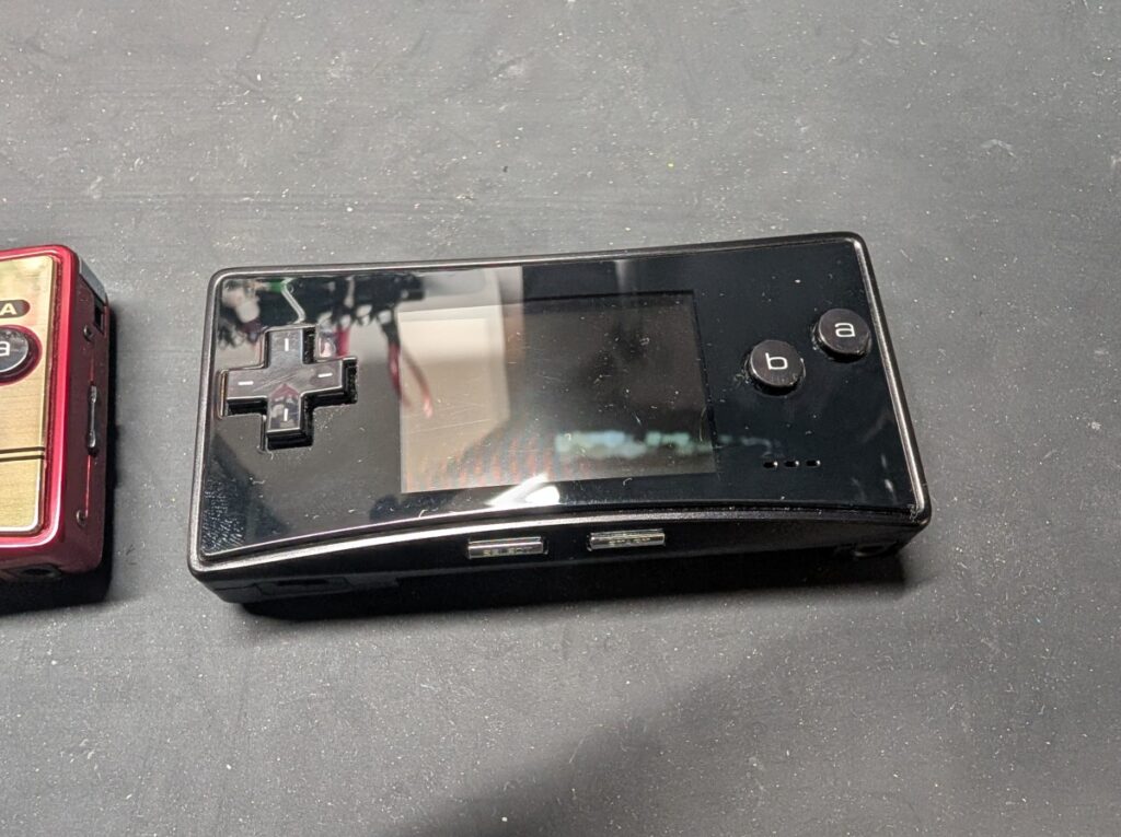 ゲームボーイミクロのブラックカラーの写真
