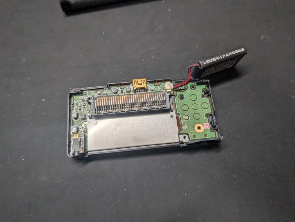 ゲームボーイミクロの分解時の写真