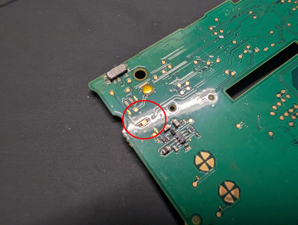 2DSの充電口修理時の写真