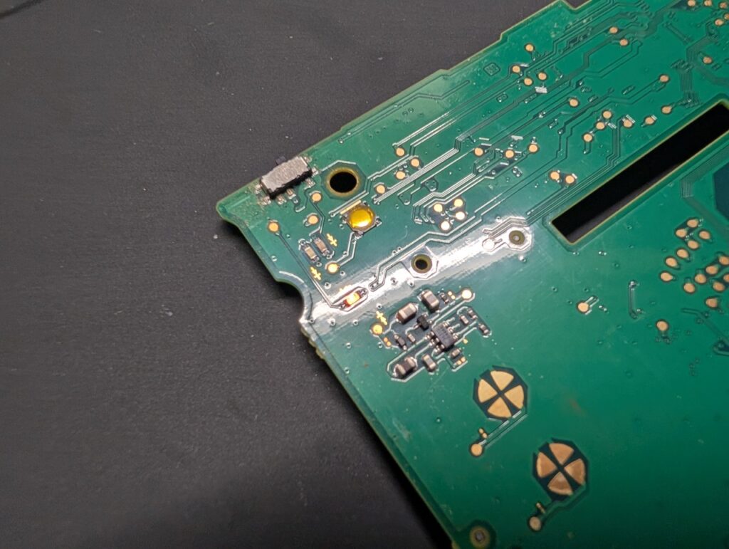 2DSの充電口修理時の写真